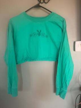 Playboy by PacSun Hibiscus Bunny Logo Cropped Long Sleeve Tee